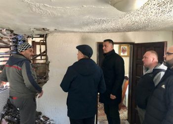 Gradonačelnik Novog Pazara obišao porodicu Agović kojoj je juče izgorjela kuća