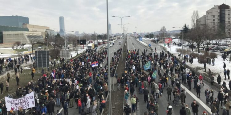Održani ekološki protesti u Srbiji, u Šapcu pregažen demonstrant