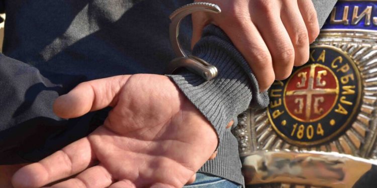 Prijepoljac kroz prozor bacio drogu kad je vidio patrolu, pa uhapšen