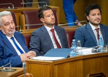 Politička kriza u Crnoj Gori:  Krivokapić uputio inicijativu za smjenu Abazovića