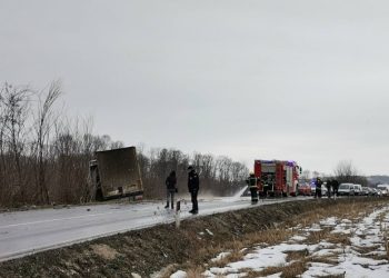 U saobraćajnoj nesreći kod Kruševca poginule dvije osobe, tri povrijeđene