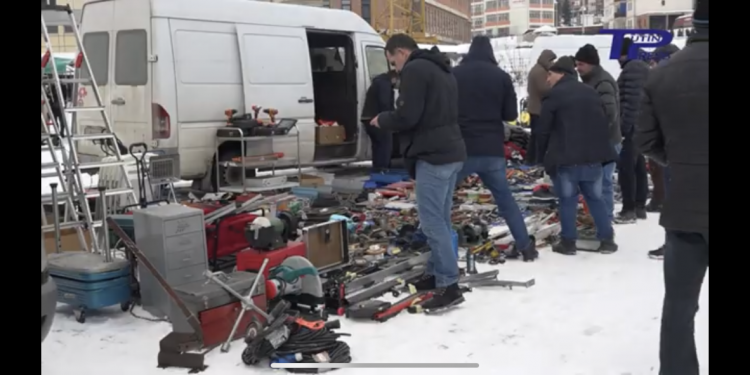 (VIDEO) Uprkos minusu radi tutinska pijaca