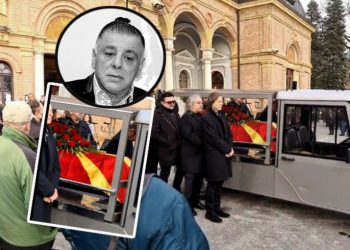 Po sopstvenoj želji pjevaču Parnog valjka Akiju Rahimovskom klanjana dženaza