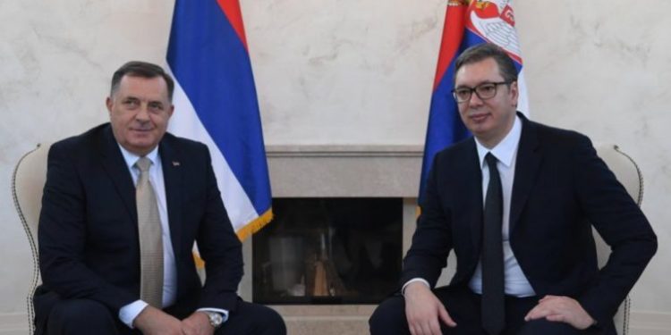 Vučić pozvao Dodika da vrati srpske predstavnike u institucije BiH