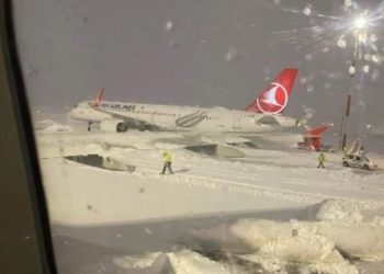 Ljekar iz Sarajeva spasavao živote putnicima u zavejanom avionu u Istambulu