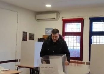 (VIDEO): Srđan Nogo uhapšen jer je slomio kutiju na biračkom mjestu