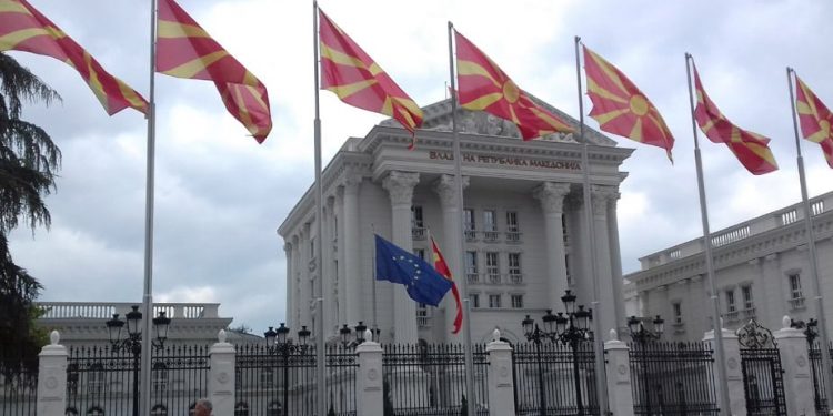 Prvi put u historiji: Pola vlade u Skoplju Makedonci, pola Albanci