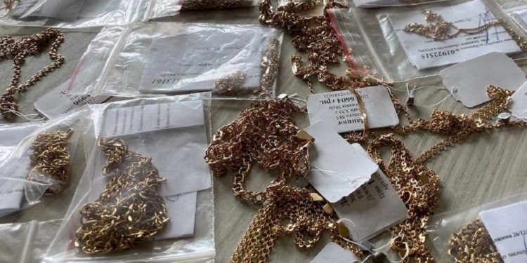 Na graničnom prijelazu Špiljani zaplijenjeno pola kilograma zlatnog nakita.