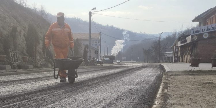 Počelo “presvlačenje” asfalta od Ribarića do tunela prema Novom Pazaru