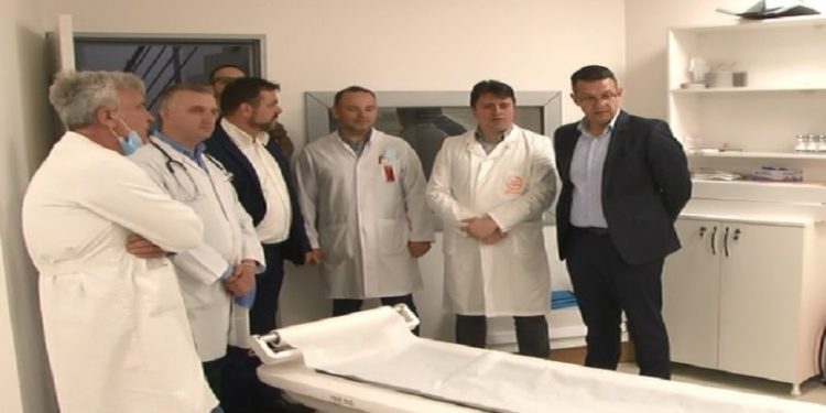 (VIDEO) Kandidat za narodnog poslanika dr. Muamer Bačevac posjetio tutinski Dom zdravlja