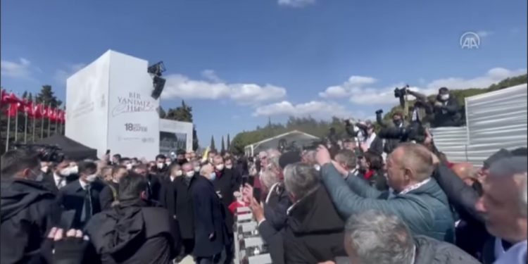 (VIDEO) Bošnjaci pozdravljaju Erdogana na Čanakaleu