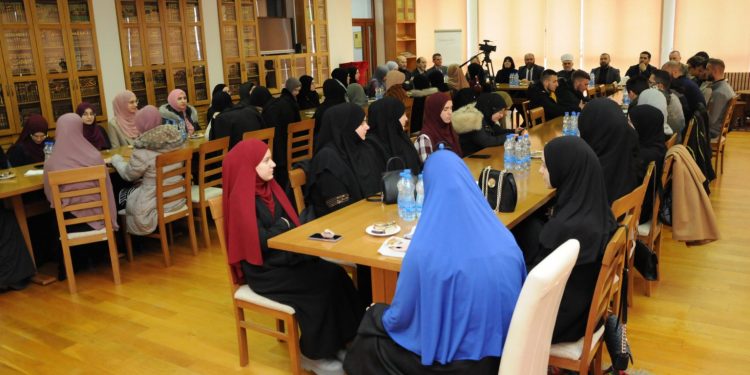 (FOTO) Najbolji studenti FIS-a u Novom Pazaru dobili stipendije