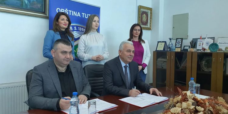 (VIDEO I FOTO) Ministarka Matić u Tutinu: Potpisan ugovor o izgradnji Rekreacionog centra kod srednjih škola