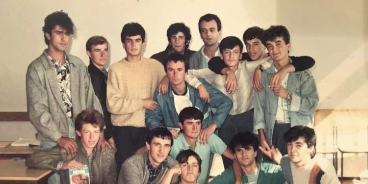 Uspomene: Tutinski srednjoškolci 1968. godište