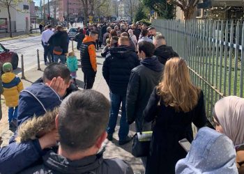 Gužve za glasanje ispred diplomatsko-konzularnih predstavništava Srbije u inostranstvu