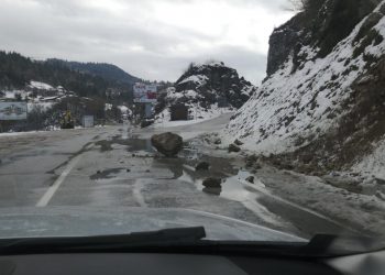 VOZAČI OPREZ! Odron na raskrsnici kod Mehovog Krša