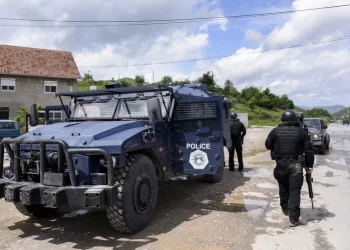 Na sjeveru Kosova na policijska vozila bačena  ručna bomba