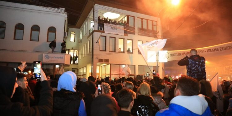 Pristalice SPP u Novom Pazaru proslavile dobre rezultate na parlamentarnim izborima