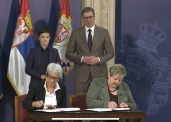 Potpisan ugovor o proizvodnji električnih automobila u Kragujevcu