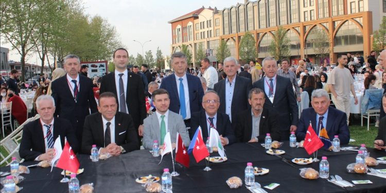 U turskom gradu Sakarya održan zajednički iftar bošnjačkih porodica