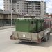 (VIDEO) U gradu Tutinu uklanjaju se stari i postavljaju novi kontejneri