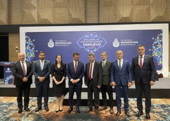 (FOTO) Zajednički iftar gradonačelnika Sarajeva i Istanbula, bile i delegacije iz Sandžaka