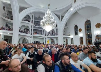 Noćni namaz u Tutinu-trenutno u Sultan Fatih džamiji