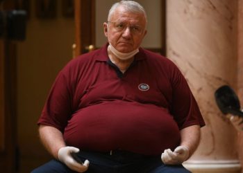 Šešelj i još sedam radikala pozvani u Hag