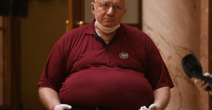 Šešelj i još sedam radikala pozvani u Hag