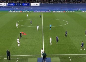 (VIDEO) Navijač sa albanskom zastavom utrčao na utakmicu Real Madrid-Mančester Siti