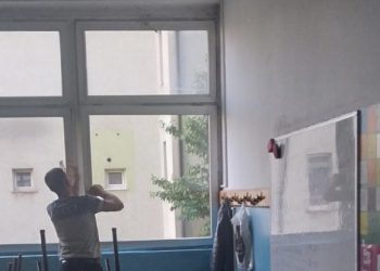 Počela popravka stolarije u O.Š. Rifat Burdžović Tršo u Tutinu