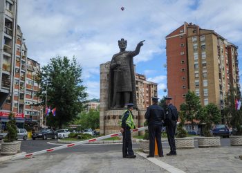 Bačena bomba na zgradu “Elektrokosmeta” u sjevernom dijelu Kosovske Mitrovice