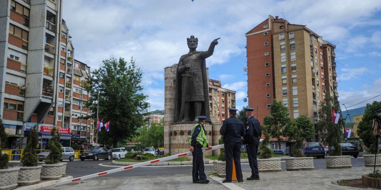 Bačena bomba na zgradu “Elektrokosmeta” u sjevernom dijelu Kosovske Mitrovice