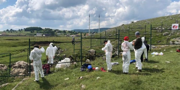 Počelo čišćenje smeća iz ponora rijeke Raške u Delimeđu