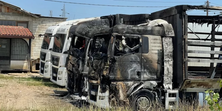 U toku uviđaj-Kamioni u Pazaru namjerno zapaljeni?