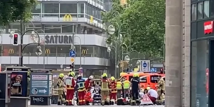 Pomahnitali vozač uletio u masu ljudi u Berlinu, 1 osoba poginula, 30 povrijeđenih