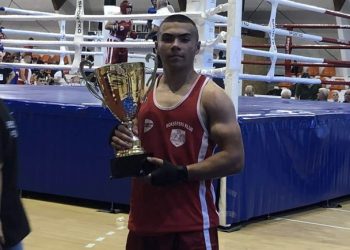 Mladi tutinski bokser Arnes Habibović zabilježio još jednu pobjedu na meču u Novom Pazaru