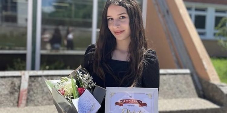 Slavica Stašević Učenik generacije Gimnazije u Tutinu