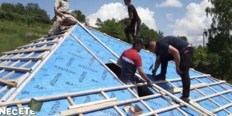 (VIDEO)  Paljevci složno i mobama grade novu školu