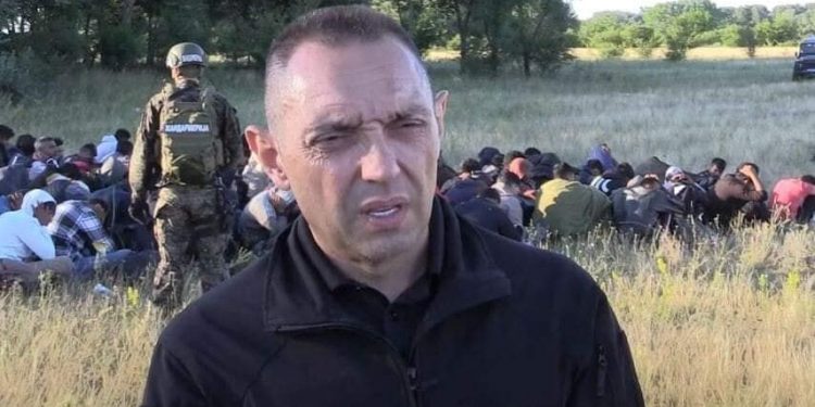 (VIDEO) Šokantni snimci Vulina s migrantima izazvali zgražavanje u Srbiji
