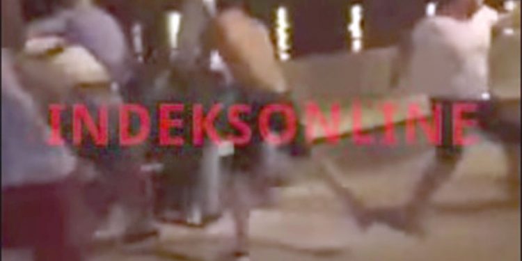 (VIDEO) Masovna tuča Albanaca i Srba na Maloj Plaži u Ulcinju