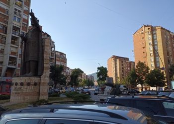 Sirene za uzbunu na sjeveru Kosova, Srbi blokirali puteve