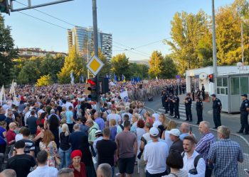 Protest u Sarajevu protiv nametanja izbornog zakona, građani traže ostavku Šmita