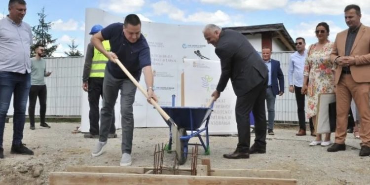 Počela izgradnja vrtića u tuinskom naselju Svračiće, kamen temeljac položio ministar Ružić