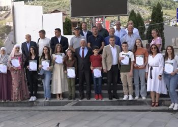 Predsednik opštine Tutin organizovao prijem za najbolje učenike osnovnih i srednjih škola