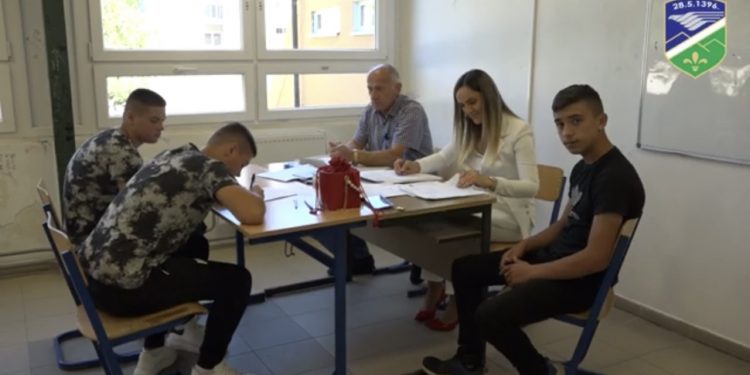 (VIDEO) Tutin: Počeo upis u srednje škole