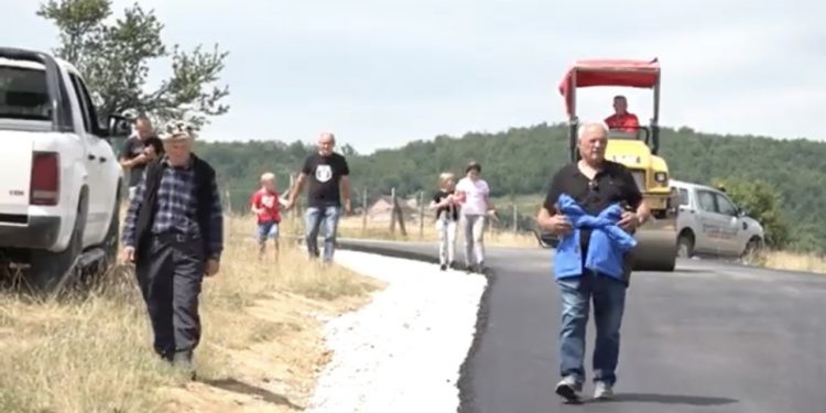 (VIDEO) U Dobrom Dubu asfaltirano 1 500 metara puta, sredstva obezbijedili mještani i dijaspora