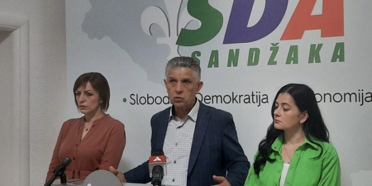Ugljanin: Nema razgovora sa Vučićem dok ne prizna genocid u Srebrenici