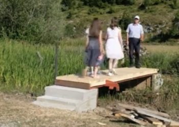 (VIDEO) Porodica Abaza Kurtovića sagradila hajrat-most u Đerekaru