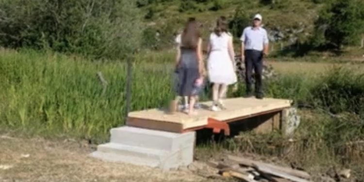 (VIDEO) Porodica Abaza Kurtovića sagradila hajrat-most u Đerekaru